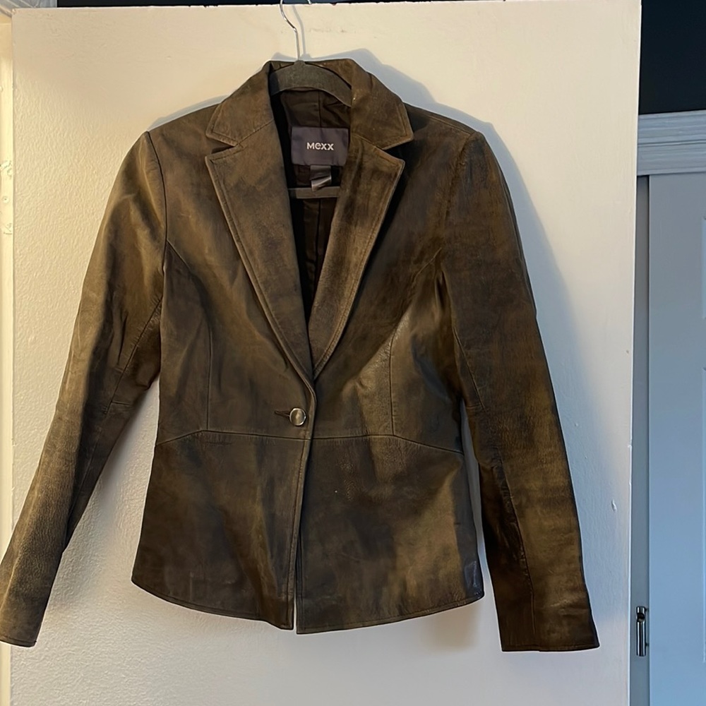 Brown distressed leather jacket. In perfect condition!